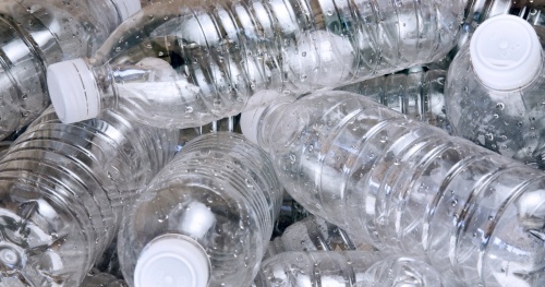 Đồ nhựa dùng một lần: Bị 'cấm cửa' tại nhiều nước, Việt Nam vẫn bày bán tràn lan