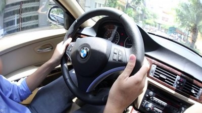 Vô lăng ô tô đánh lái nặng, dấu hiệu bất thường cần lưu ý