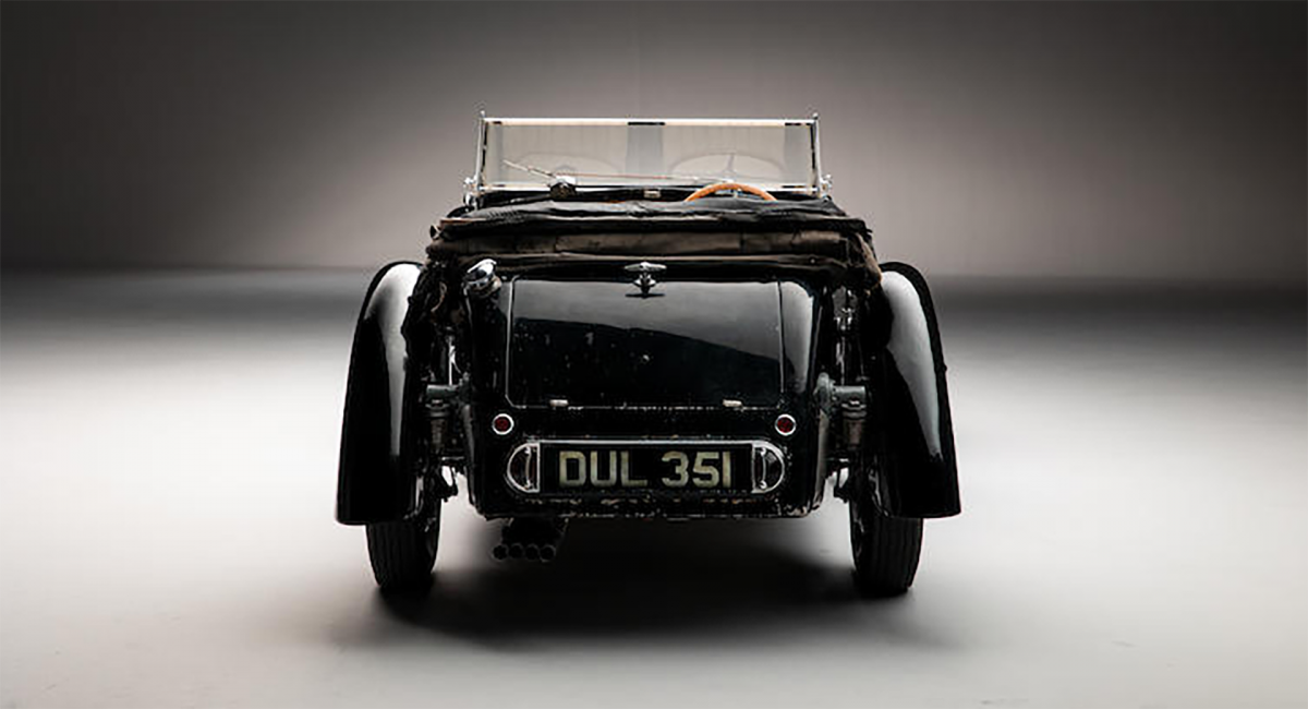 Khung gầm của xe là phiên bản nhẹ đặc biệt, được làm đặc biệt choc ho chiếc Bugatti Type 57G “Tank” từng phá kỷ lục thế giới về tốc độ và vô địch giải Grand Prix của Pháp năm 1936, trong đó chỉ có 3 chiếc từng được sản xuất và chỉ có 1 chiếc còn nguyên vẹn.