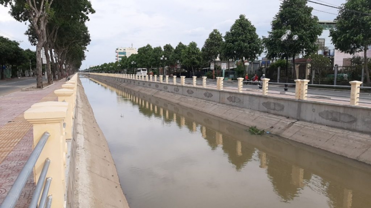 Tân An hoàn thành đoạn kè nội đô khang trang sạch đẹp.