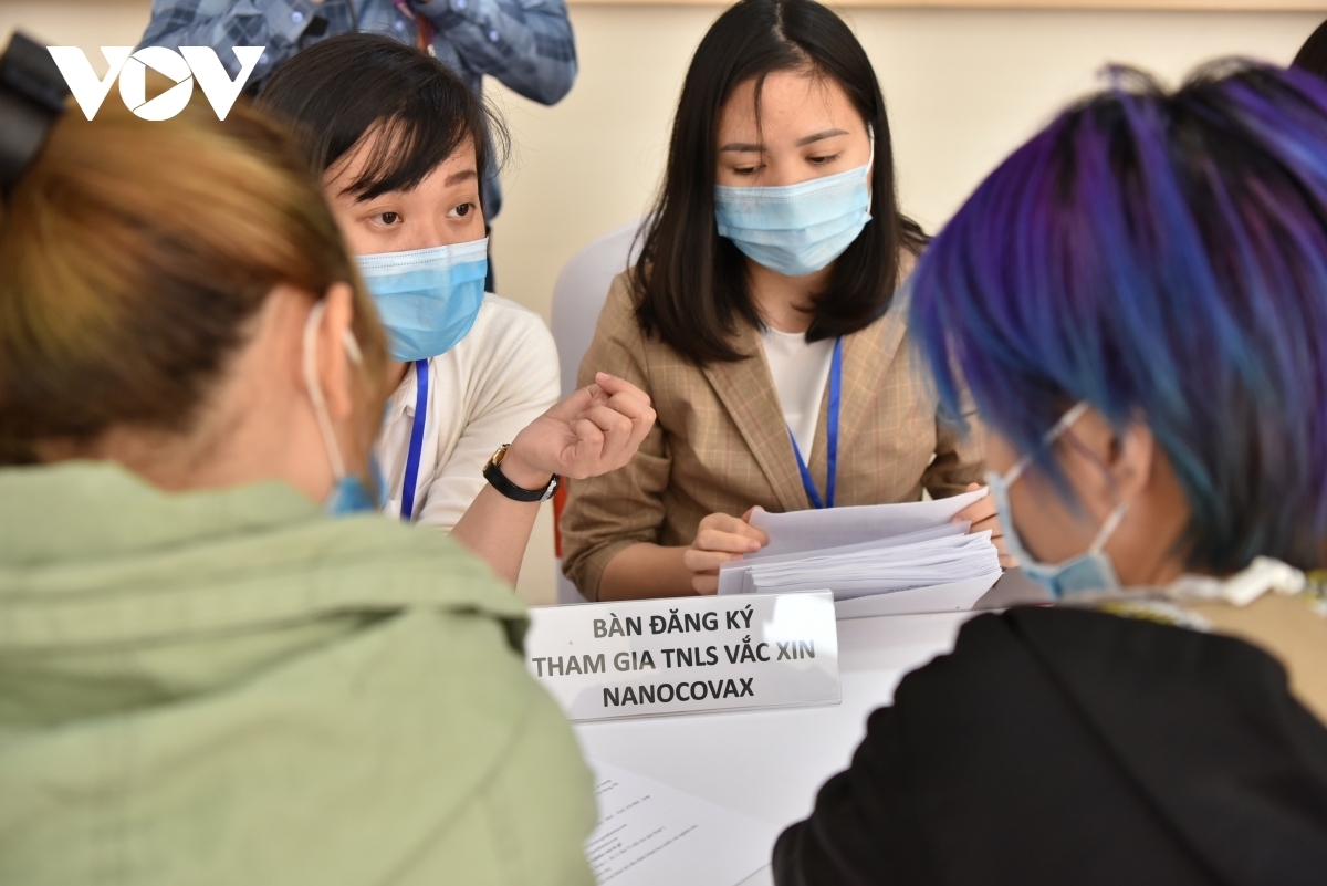 Vietnamese volunteers sign up for the human trial of COVID-19 vaccine.