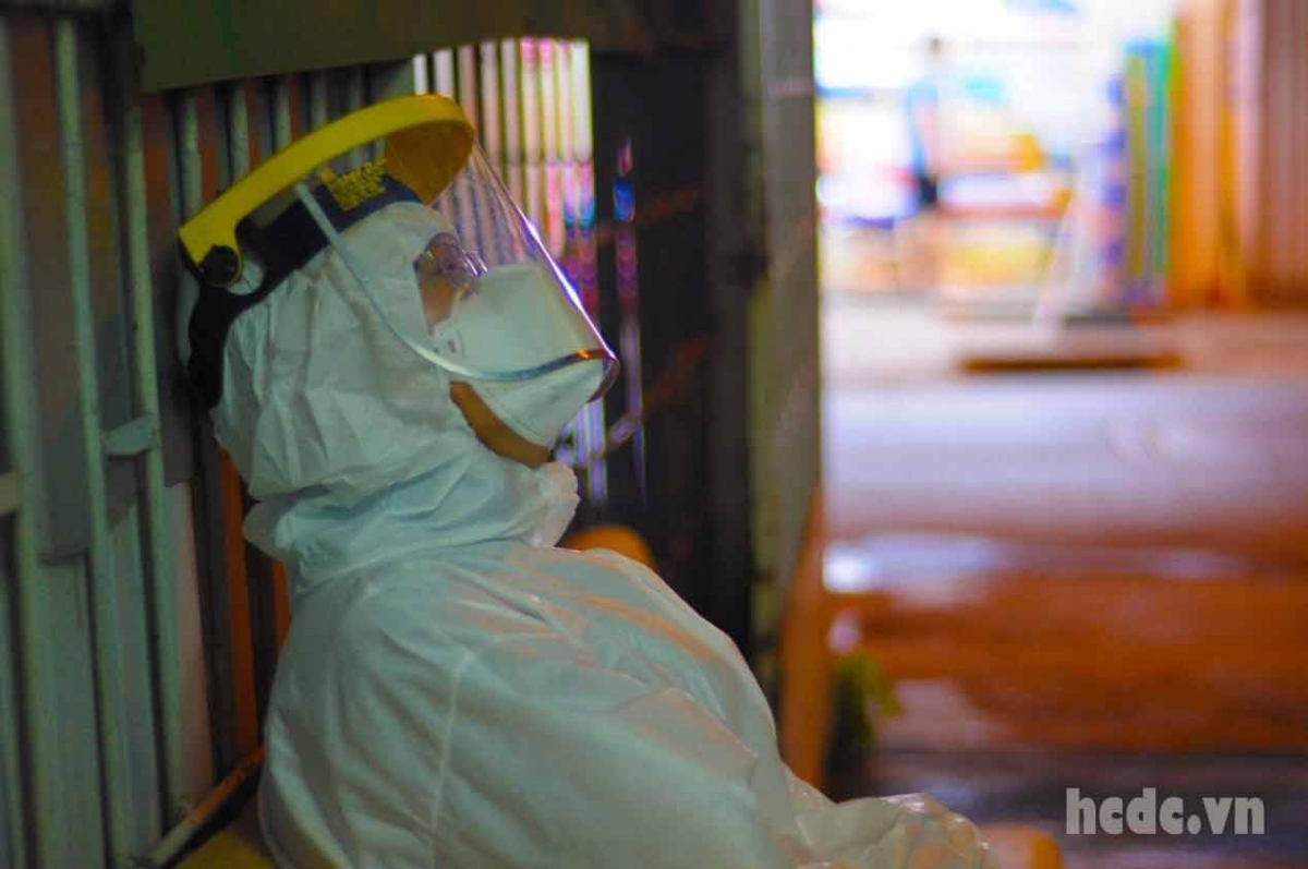 A healthcare worker taking a short nap between shifts. (Photo: HCDC)