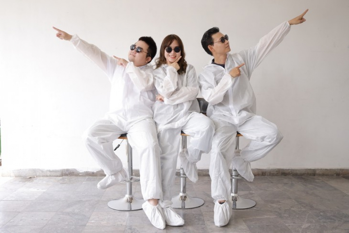 Doctors and nurses perform