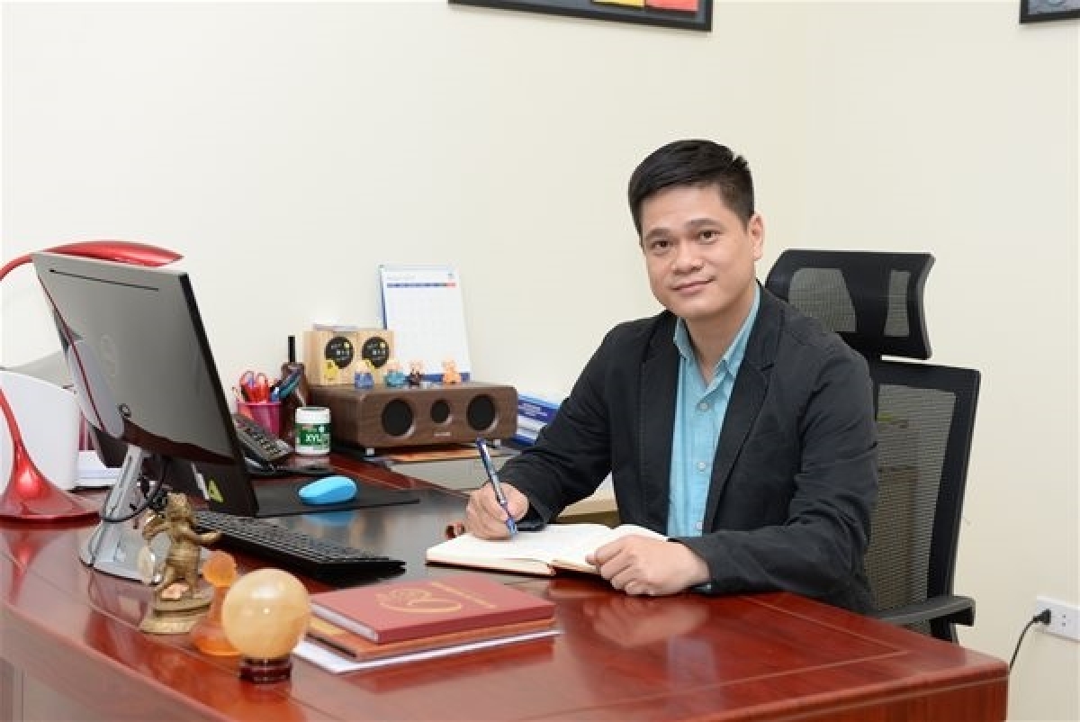 Assoc. Dr. To Trung Thanh from National Economics University