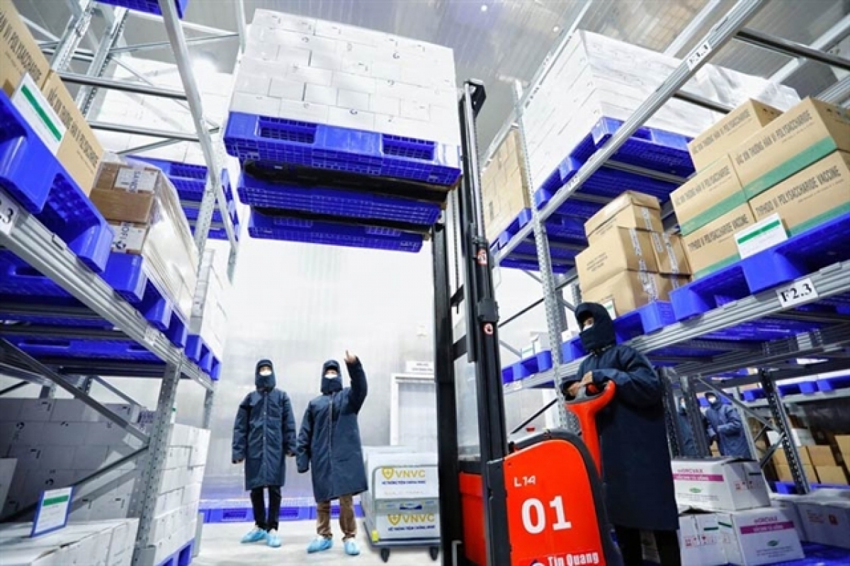 Vaccines are transported to Vietnam Vaccine Joint Stock Company - run cold storage facilities before delivered to localities. (Photo: VNVC)