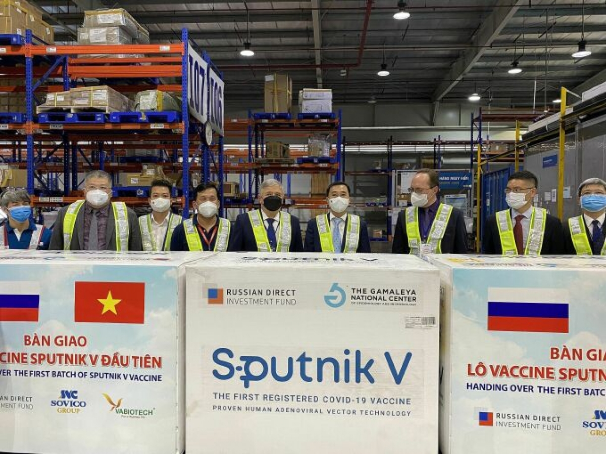 A batch of 740,000 doses of Sputnik V vaccine arrive at Noi Bai international airport (Photo: Vabiotech)
