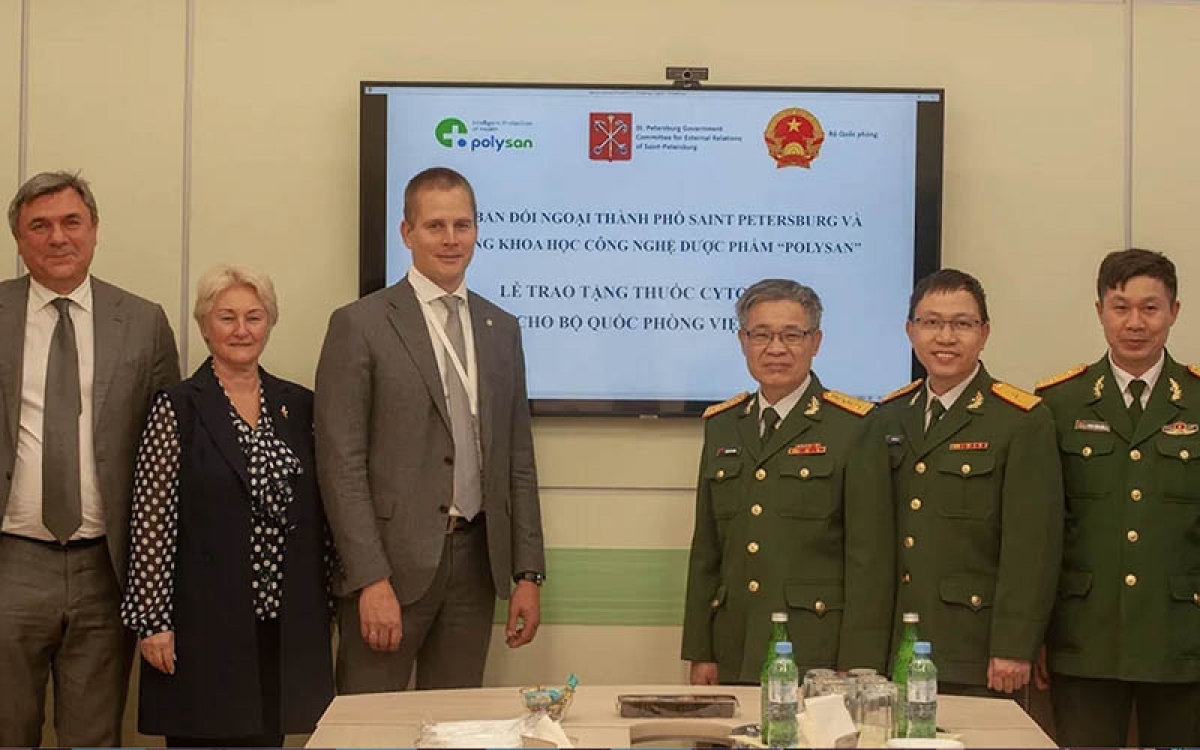 Rusia's Saint Petersburg city donates 2,376 boxes of Cytoflavin treatment drug to Vietnam