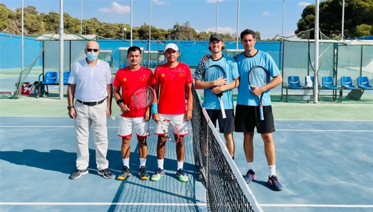 Vietnamese players in red jerseys at the 2021 Davis Cup Asia/Oceania Zone Group III