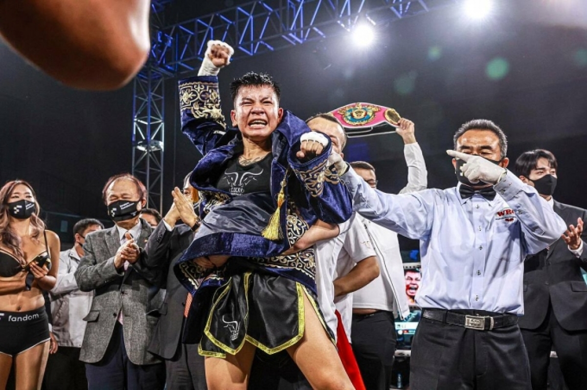 Vietnamese female boxer Thu Nhi makes history as she wins WBO mini-flyweight title (Photo: Nghia Phu/Vnexpress)