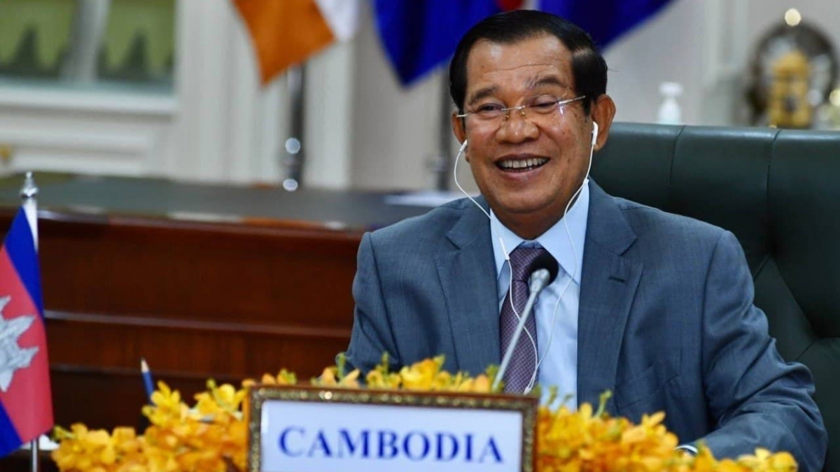 Cambodian Prime Minister Hun Sen announces the donation of 200,000 doses of COVID-19 vaccines for Vietnam.