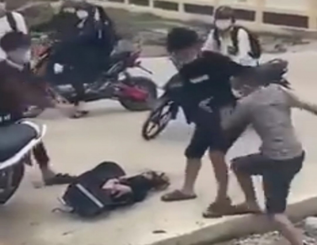 Nam sinh ở Quảng Bình bị hành hung ngay trước cổng trường học