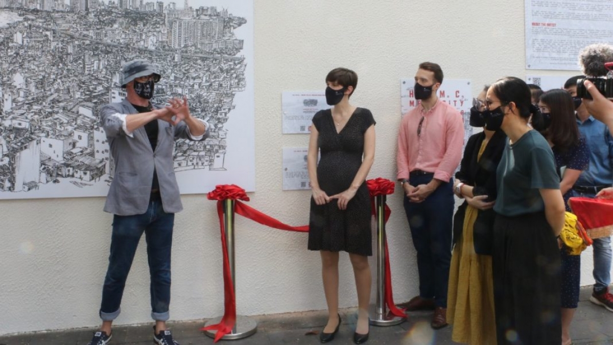 The Megacity Panorama Exhibition featuring artworks by British artist Richard J Fawcett is being held at the British Consulate-General in HCMC, No. 25 Le Duan Street, Ben Nghe Ward, District 1. (Photo: Courtesy of British Consulate-General in Vietnam)