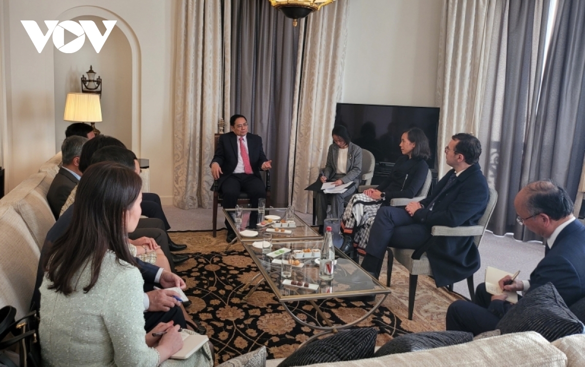 At the meeting between PM Pham Minh Chinh and Aurélia Nguyen, Managing Director of the Office of the COVAX Facility.