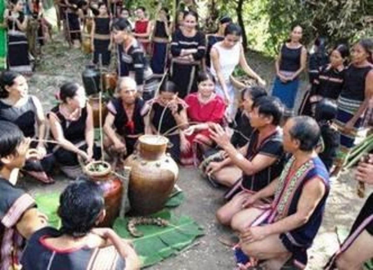 Ede people gather to celebrate a Thanksgiving. (photo: N Dang)