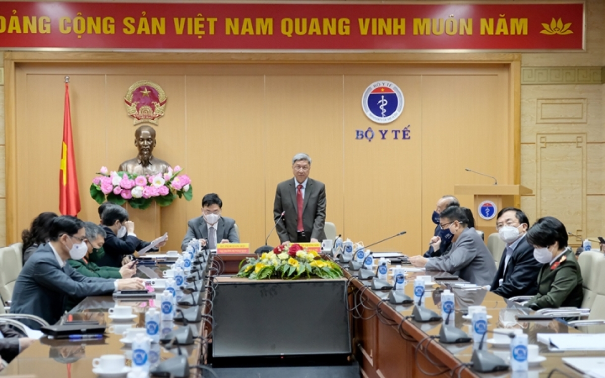 Deputy Minister of Health Nguyen Truong Son addresses the meeting (Photos: Suc khoe & doi song)