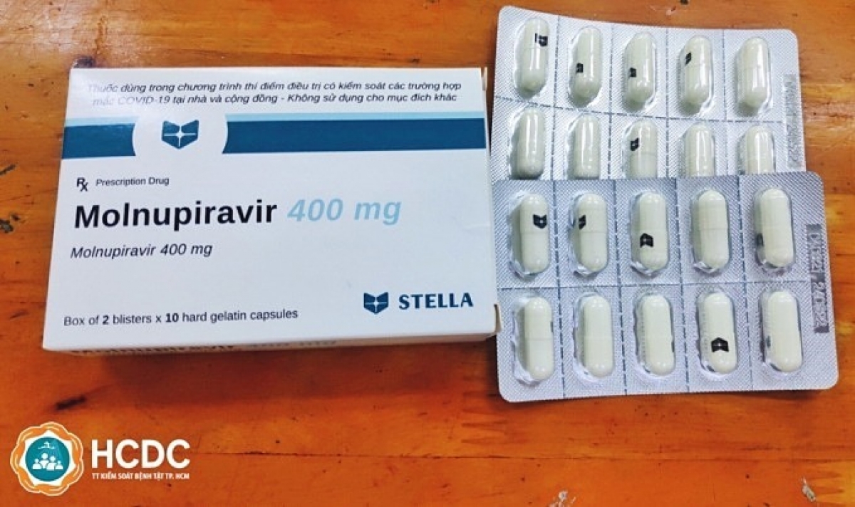 The antiviral drug molnupiravir is given to mild F0 cases for COVID-19 treatment. (Photo: HCDC) 
