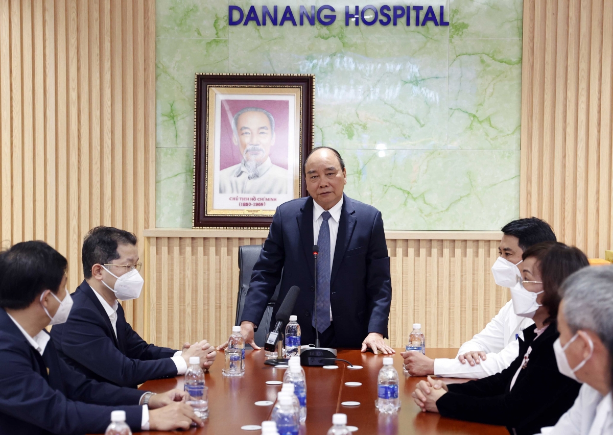 Chủ tịch nước làm việc với lãnh đạo Bệnh viện Đà Nẵng