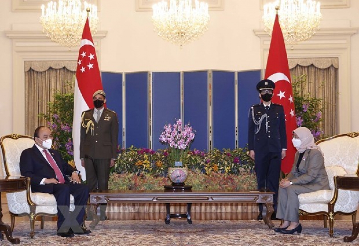 President Nguyen Xuan Phuc holds talks with his Singaporean counterpart Halimah Yacob as part of his visit from February 24-26.