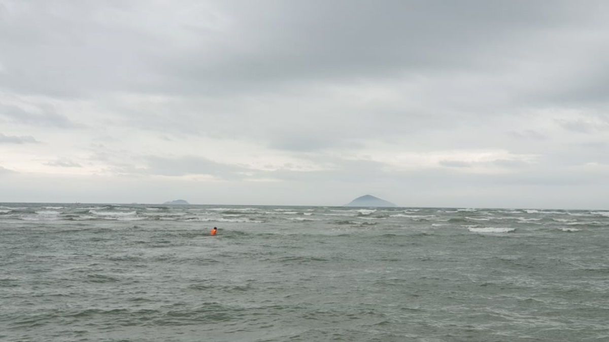 Các phương tiện vẫn được cấp phép rời bến trong điều kiện thời tiết nguy hiểm.