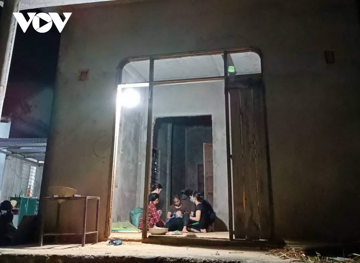 roi xuong ao, 2 be gai tai quang binh tu vong hinh anh 1