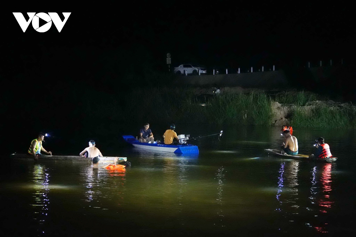 roi xuong ao, 2 be gai tai quang binh tu vong hinh anh 2