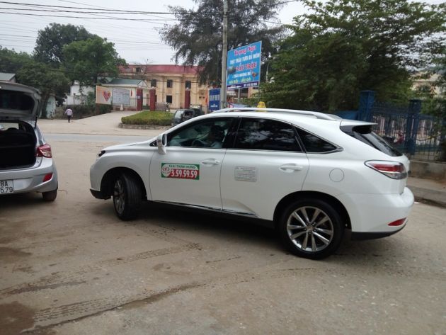 Xôn xao Lexus RX350 đeo biển taxi tại Phú Thọ - ảnh 2