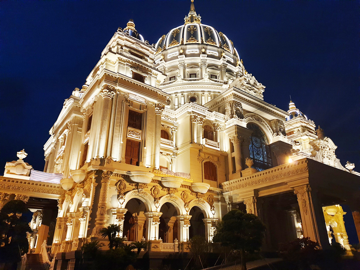 Bất động sản - Chiêm ngưỡng lâu đài mạ vàng gây choáng của đại gia Ninh Bình (Hình 10).