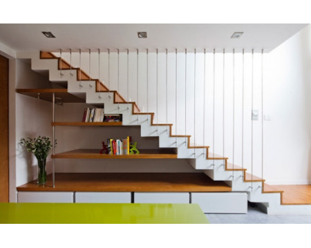 Thiết kế cầu thang lên tầng 2 đã trở thành một xu hướng phổ biến trong các căn hộ hiện đại. Từ sự tiện nghi này, bạn có thể tiết kiệm diện tích sử dụng và tạo ra một không gian sống đẹp mắt trên tầng