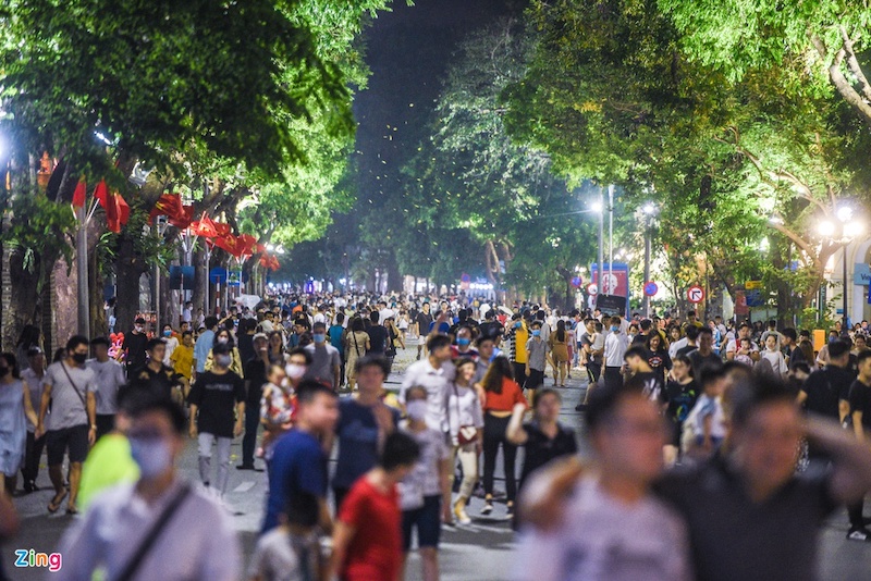 Hanoi walking street bustling again after weekend reopening