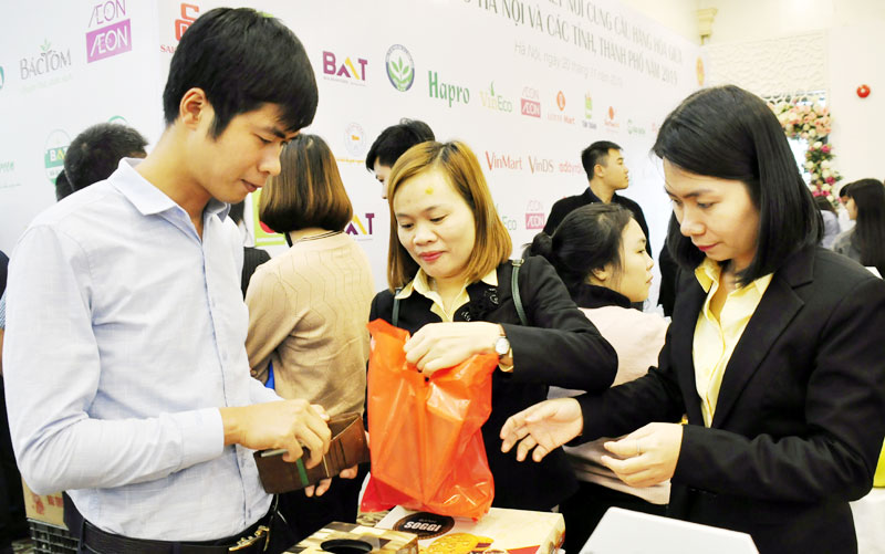 Hit by Covid-19, Vietnam enterprises turn to domestic market