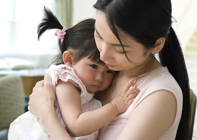Chia sẻ 104+ hình ảnh mẹ ôm con vào lòng mới nhất - thtantai2.edu.vn