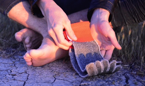 Phát minh loại tất bền gấp 15 lần thép - 2