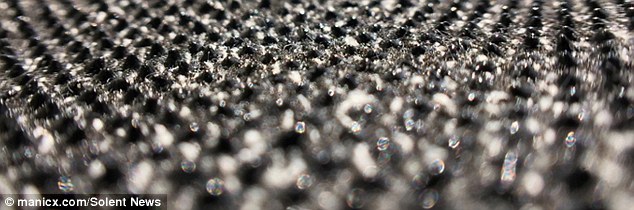 Phát minh loại tất bền gấp 15 lần thép - 4