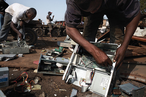 Rác thải điện tử cần được quản lý chặt chẽ - 1