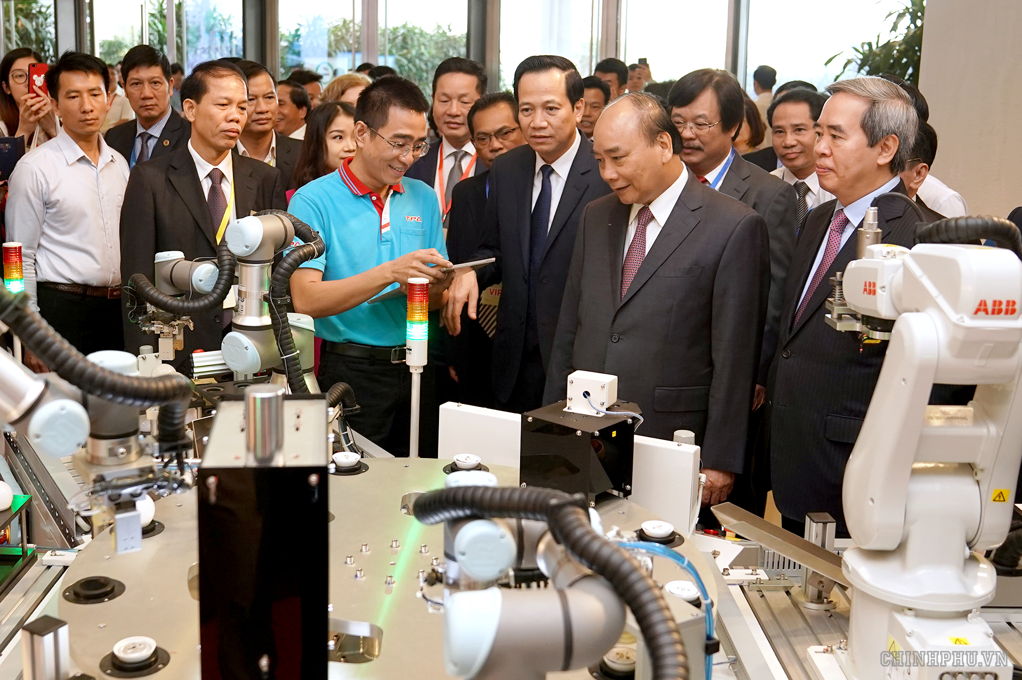 PM figures out measures to improve Vietnamese laborers’ skills