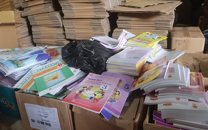Phát hiện lượng lớn sách giáo dục có dấu hiệu bị làm giả tại Hà Nội -0