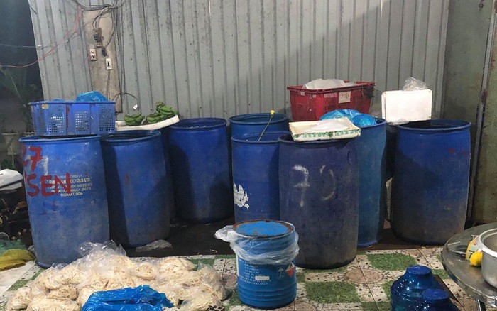 Công an TP HCM mở đợt cao điểm triệt thực phẩm bẩn qui mô lớn - Ảnh 2.