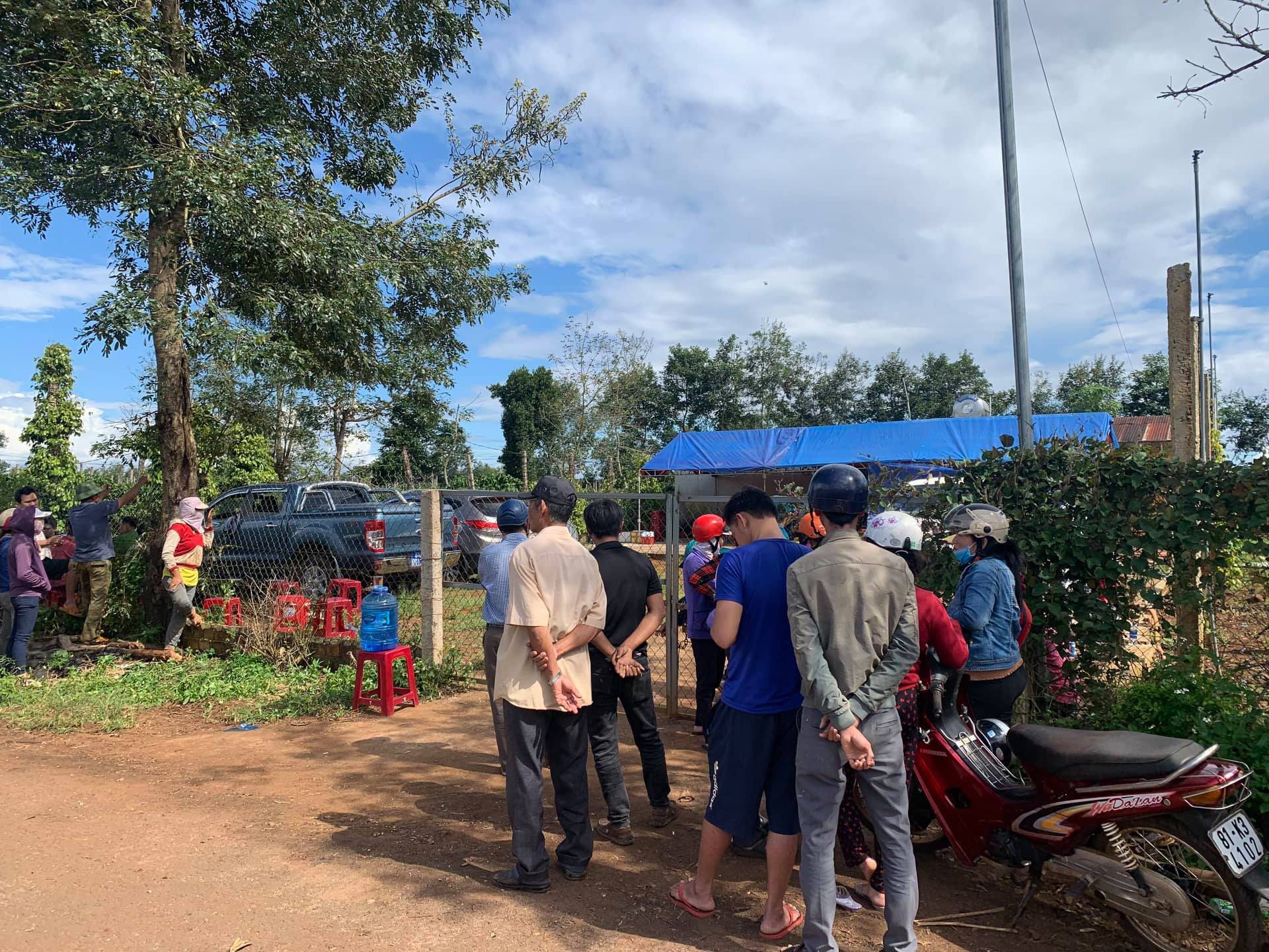 Phát hiện đôi vợ chồng chết bí ẩn trong nhà - Ảnh 1.