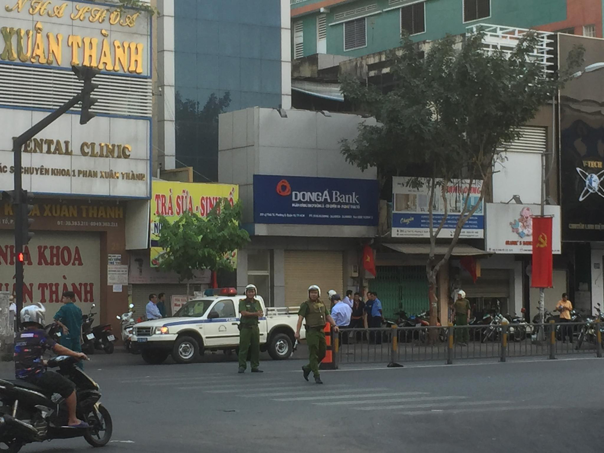 Vì sao Công an quận 10 phong tỏa một đoạn đường? - Ảnh 1.