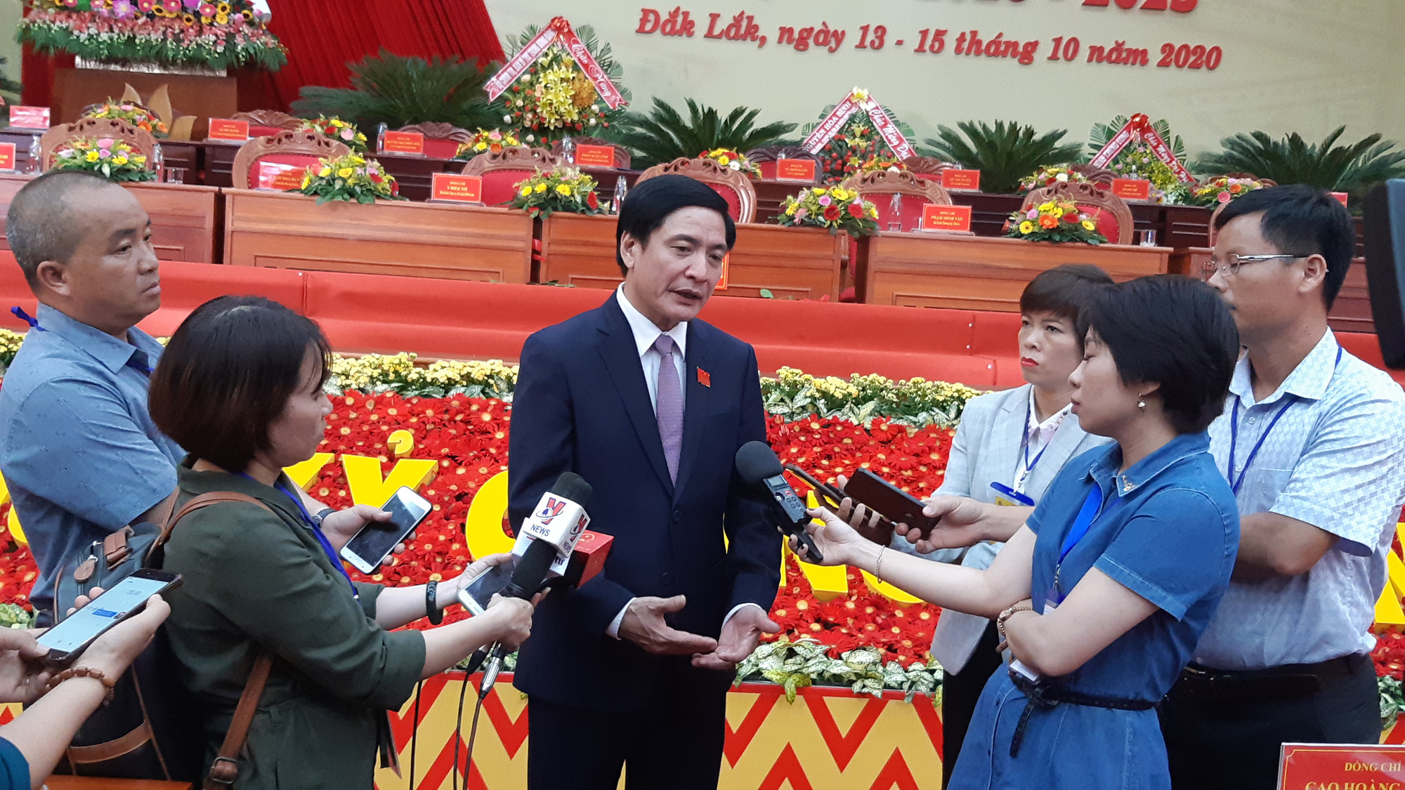 Bí thư Tỉnh ủy Đắk Lắk không sử dụng văn bằng, chứng chỉ không hợp pháp - Ảnh 1.