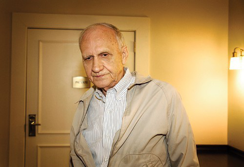 Cha đẻ của tiểu thuyết Báo thù qua đời - Ảnh 1.