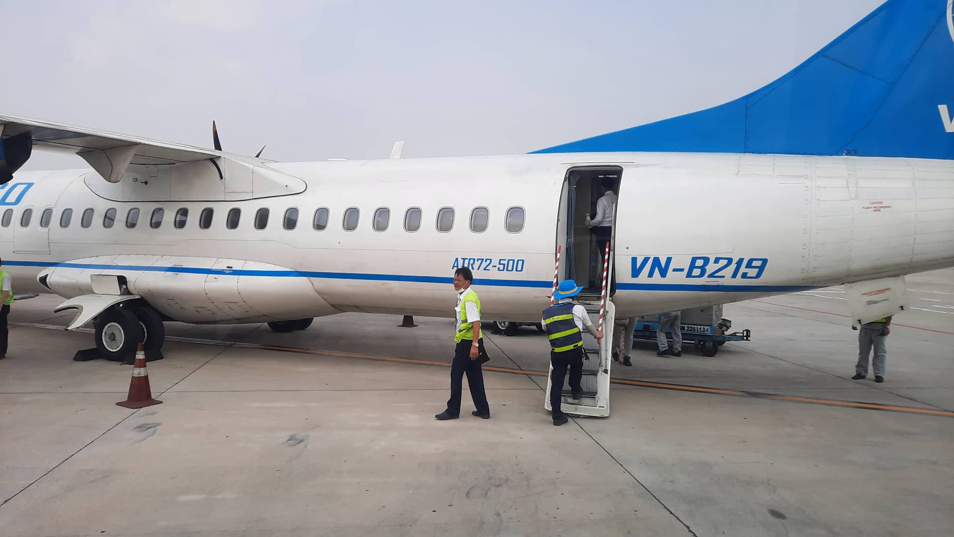 Chuyến bay từ TP HCM đi Côn Đảo phải quay về vì máy bay có khói - Ảnh 2.