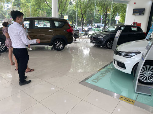 Ế ẩm giữa lúc thị trường khát xe - Ảnh 1.