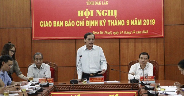 Nghe VietNamNet: Xác minh thông tin một phó phòng ở Tỉnh ủy Đắk Lắk không có bằng cấp 3