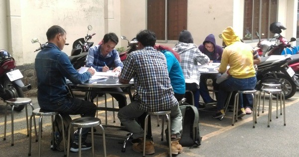 Nghe VietNamNet: Rất đông khách hàng đang đến Công an TP HCM tố cáo Công ty Alibaba