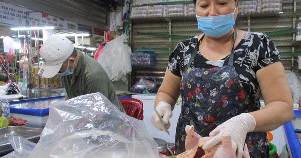 Heo, gà tồn đọng nhiều, giá rẻ