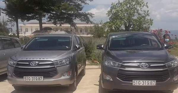 Chuyện lạ: 2 ôtô hiệu Inova cùng biển số TP HCM đậu cạnh nhau