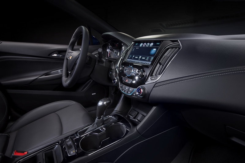 Giá mềm, Chevrolet Cruze mới hấp dẫn khách hàng trẻ tuổi - ảnh 4