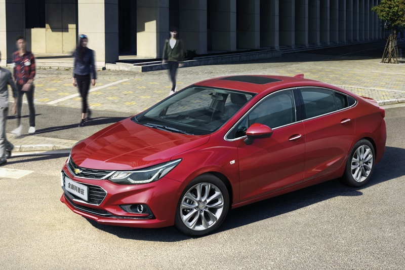 Giá mềm, Chevrolet Cruze mới hấp dẫn khách hàng trẻ tuổi - ảnh 1