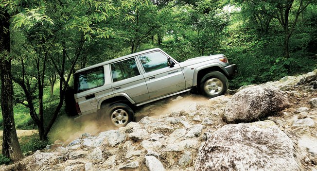 Quân đội Mỹ chọn Toyota Land Cruiser, Hilux và Ranger - ảnh 1